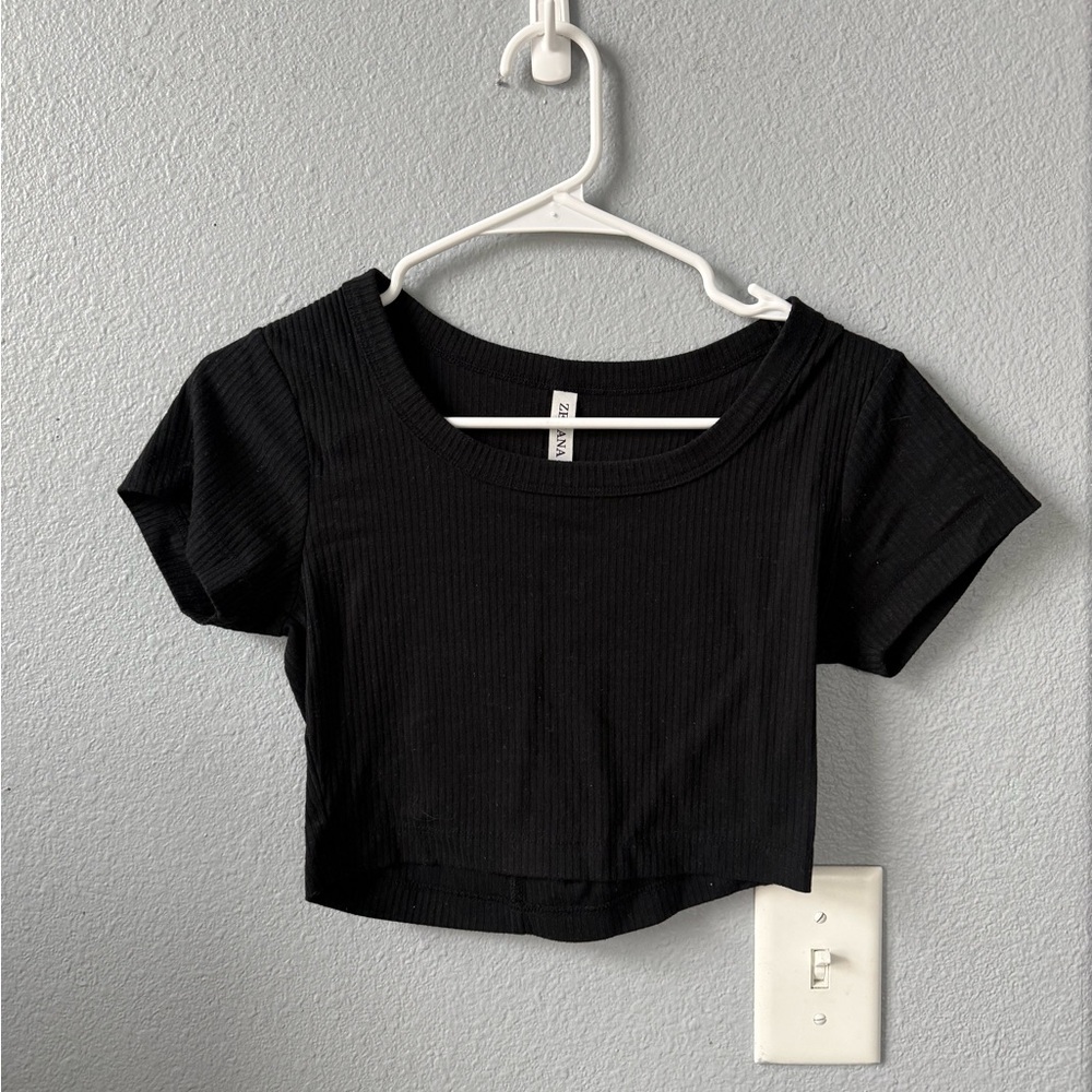 Zenana Outfitters Black Ribbed Crop Top